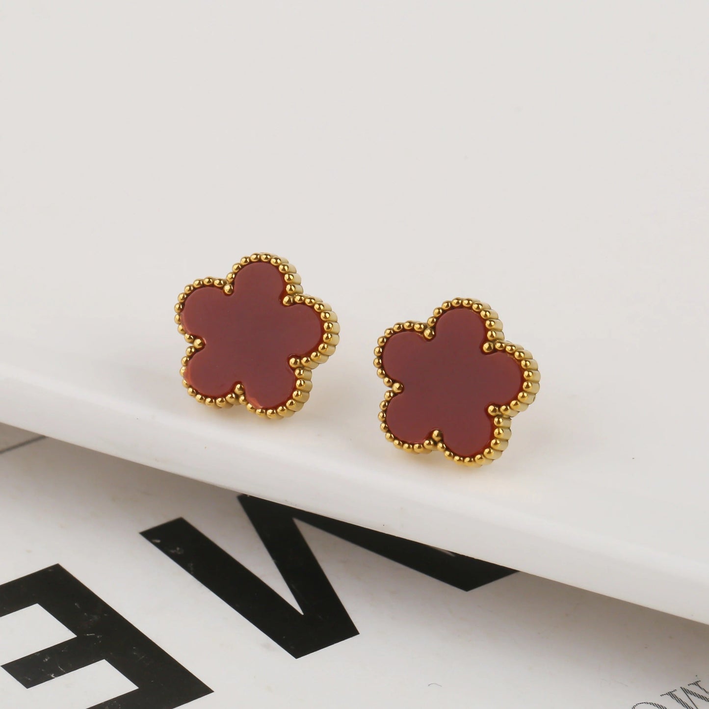 CLOVER | CZERWONE BROSZKI